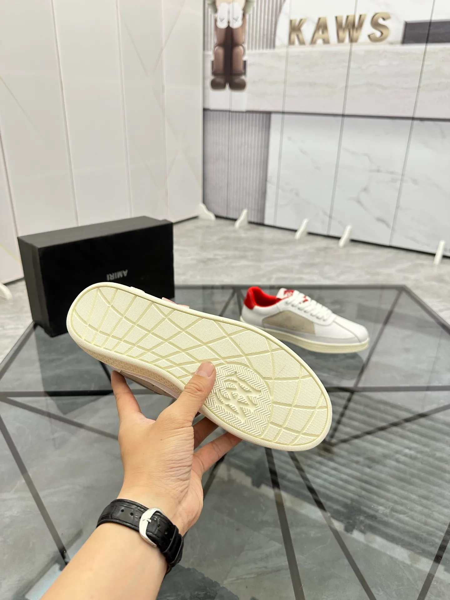 Men's shoes: 💰P420¥ Product trademark: AMIRI* "Amir*" low-top casual shoes Regular size: 38-45 (can be customized to 46) Product material: imported cowhide upper, breathable lining, original outsole. Number: 001